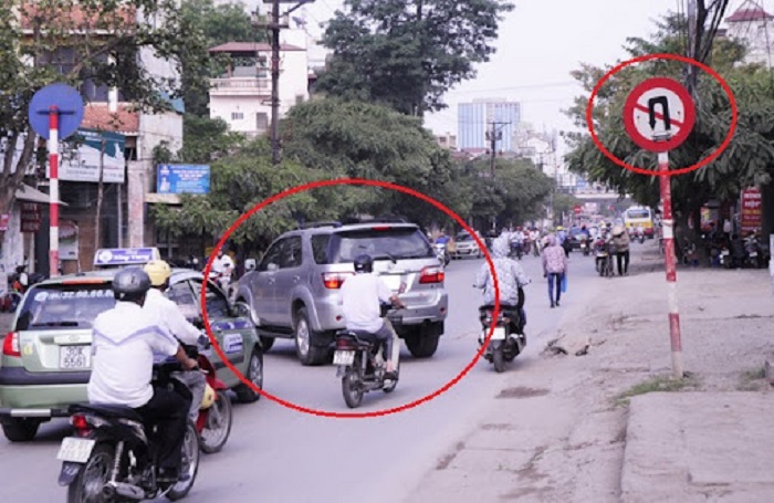 hình ảnh ô tô quay đầu xe ở biển cấm